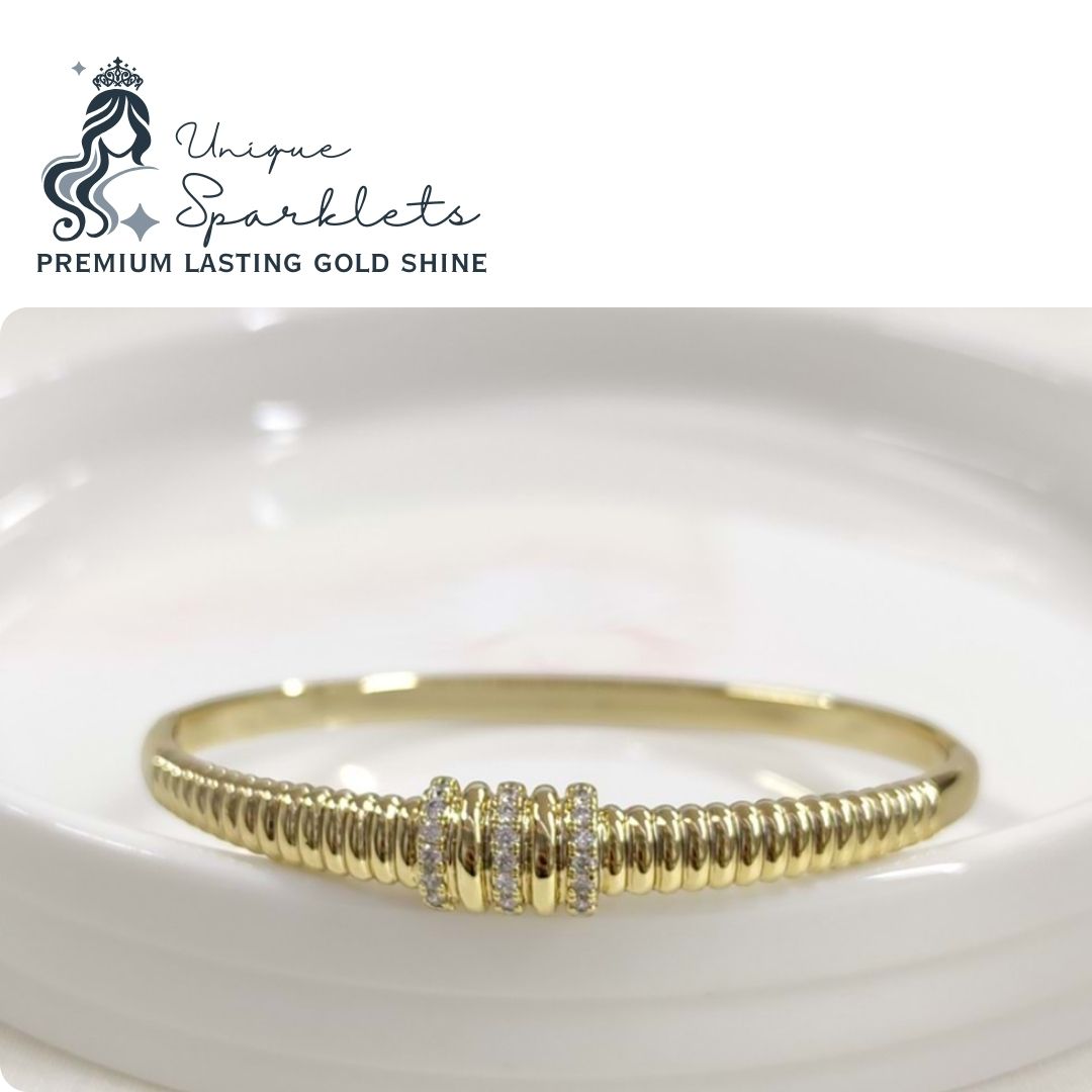 "Golden Ripple" Center-Pave Cuff