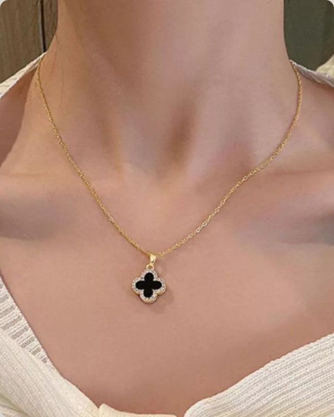Single Pendent white and black Clover Necklace